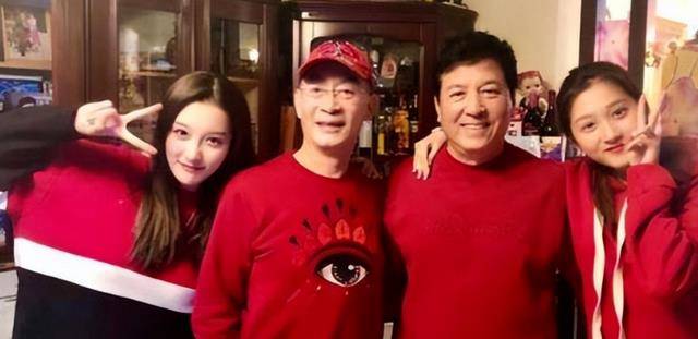 六小龄童34岁女儿至今不嫁看到本人以后这一般人谁敢娶啊