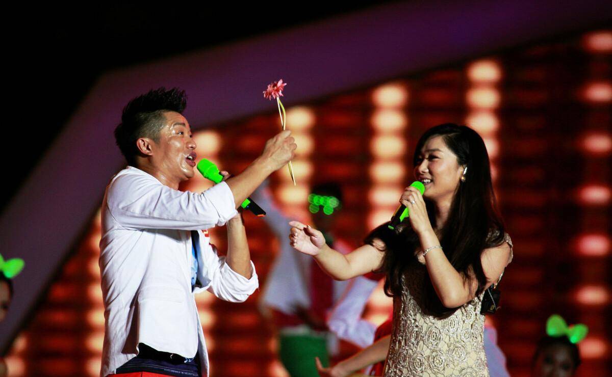 "真兄妹"凤凰传奇的黑色内幕,资产上亿的秘密,和他背后的男人