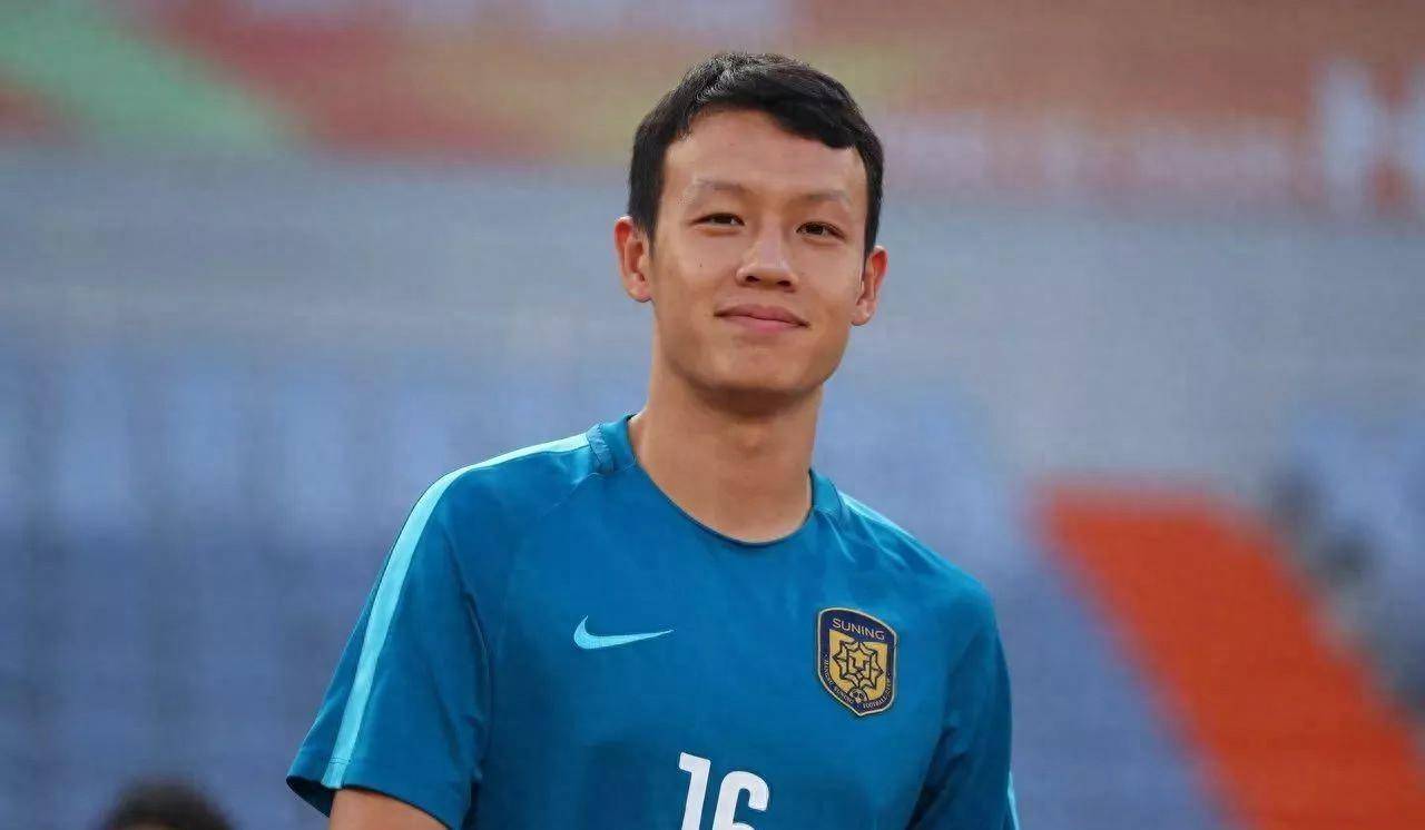 在考虑转会的时候,高天意被说是吴曦的接班人,也是上海申花未来的核心