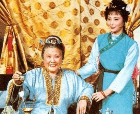 贾府里有一条不成文的规则_丫鬟_王夫人_贾母