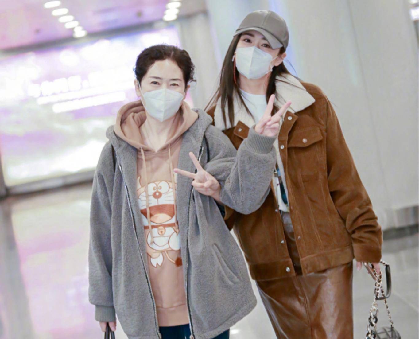 原创妈妈颜值solo出道系列宋妍霏妈知性张馨予妈精致她妈妈更绝