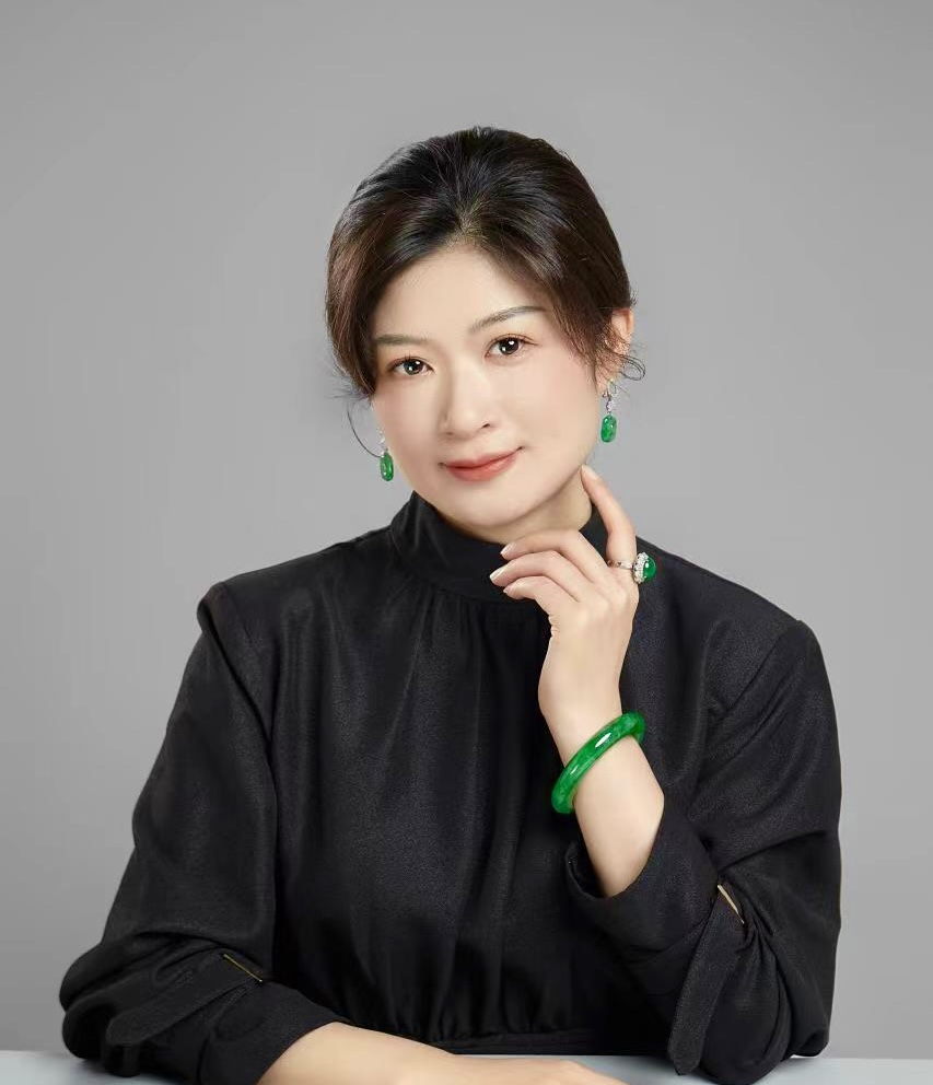 高级翡翠设计师 李少娟