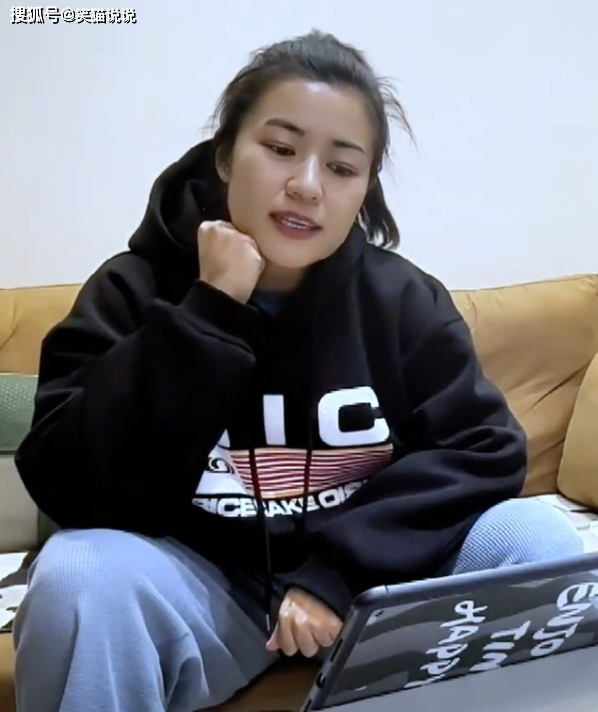 周星驰晒照:与女足赵丽娜李佳悦见面,邀请加入新作!