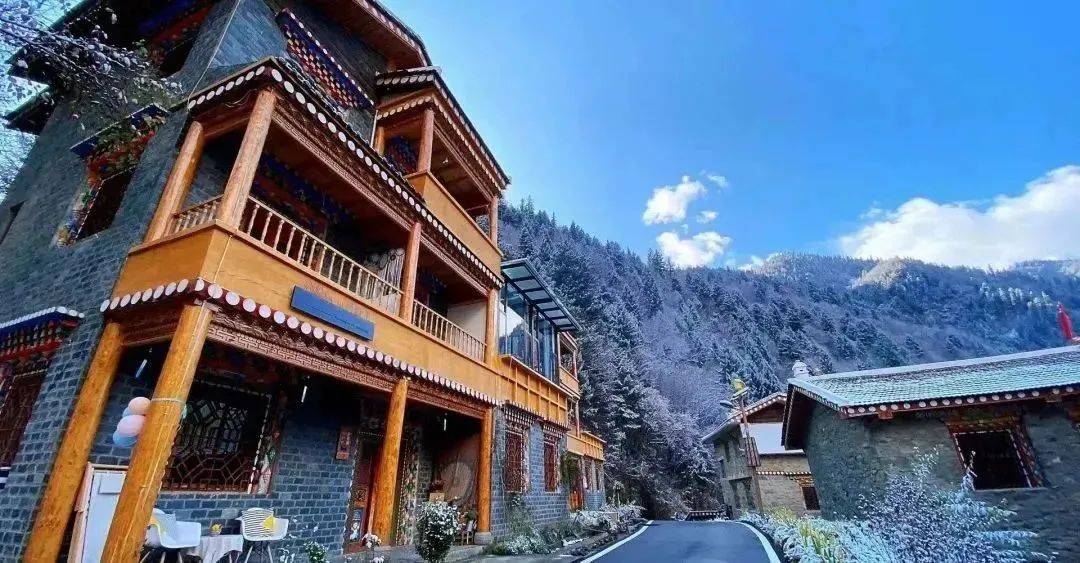 盖藏寨和色尔古藏寨,地处美景之中,独具特色,让大家的每一次黑水之旅