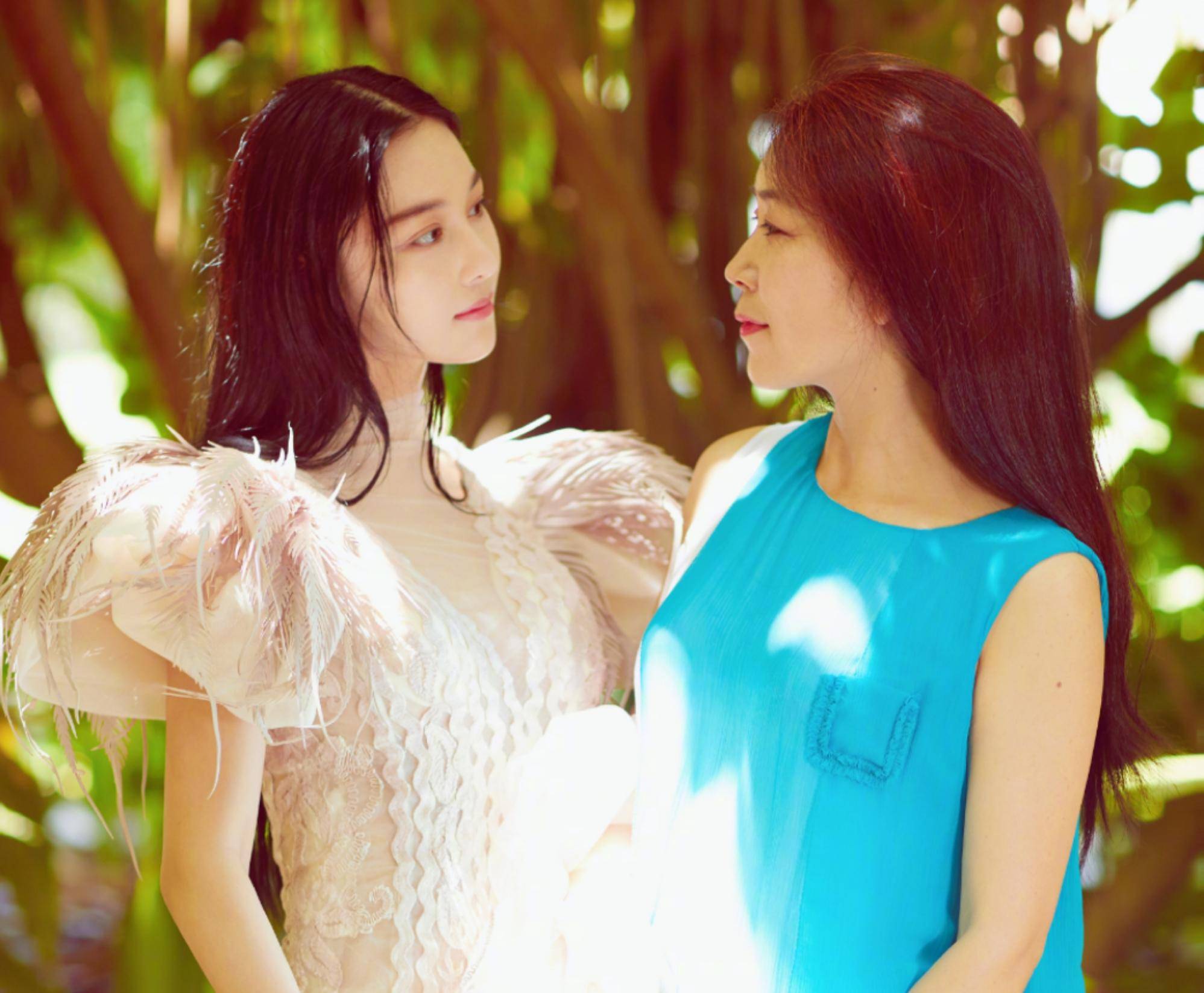 原创妈妈颜值solo出道系列宋妍霏妈知性张馨予妈精致她妈妈更绝