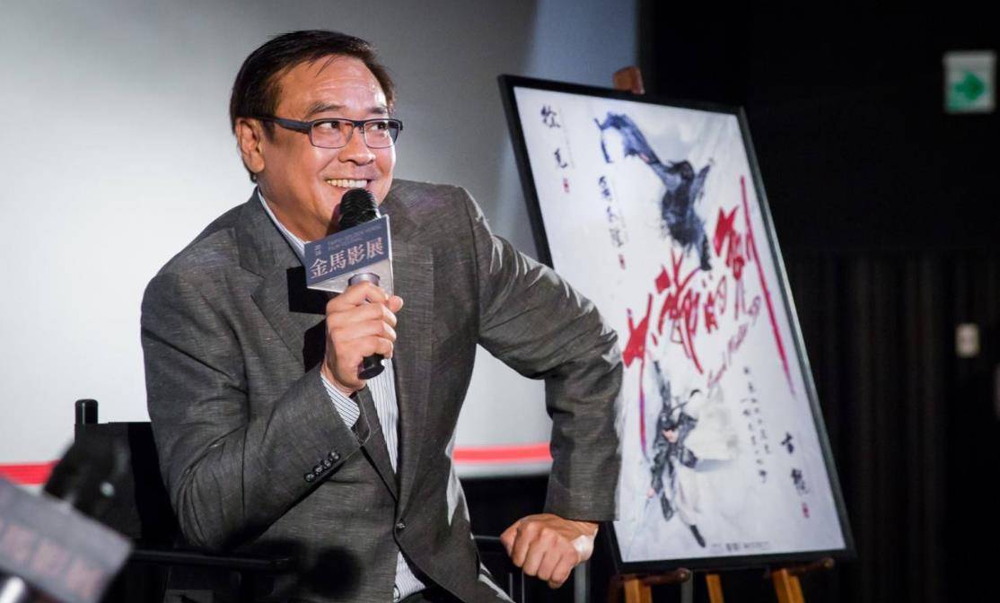 原创香港毒舌导演尔冬升分手张曼玉爱小13岁娇妻60岁得女儿