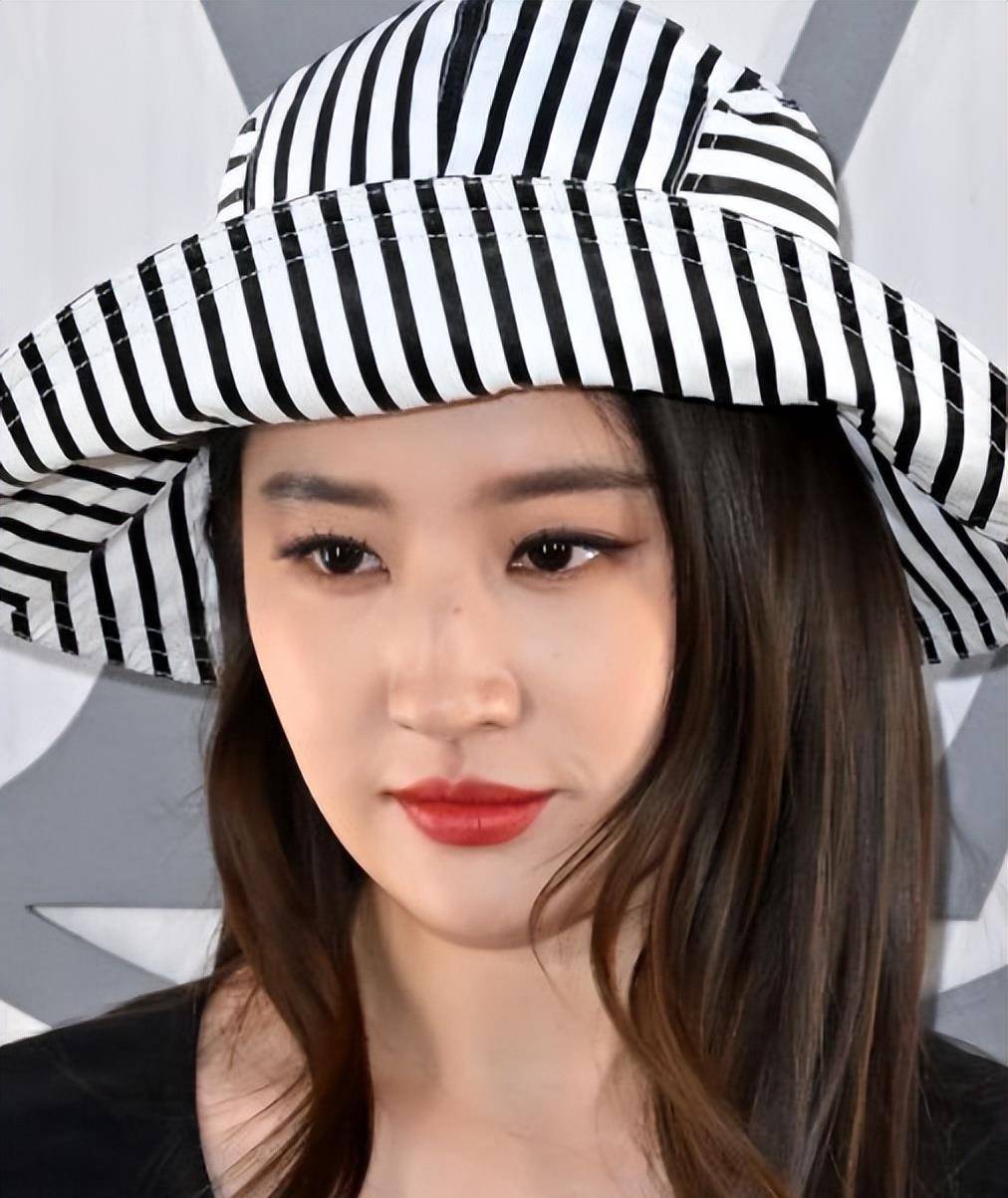 36岁刘亦菲用"大饼脸,麒麟臂",给白幼瘦女星上了一课_造型_身材_明星