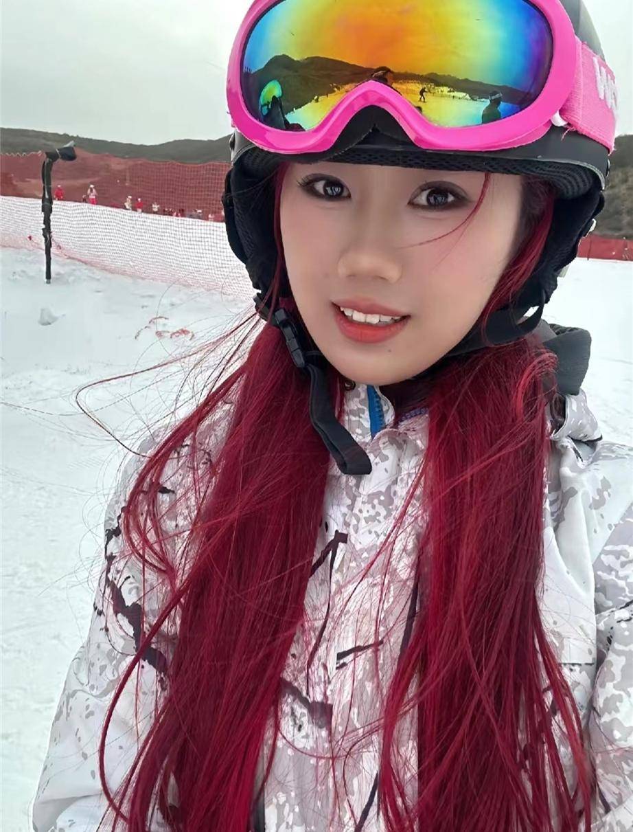19岁高颜值女老赖曹晓娜发声,被房东坑了,否认从事不良职业