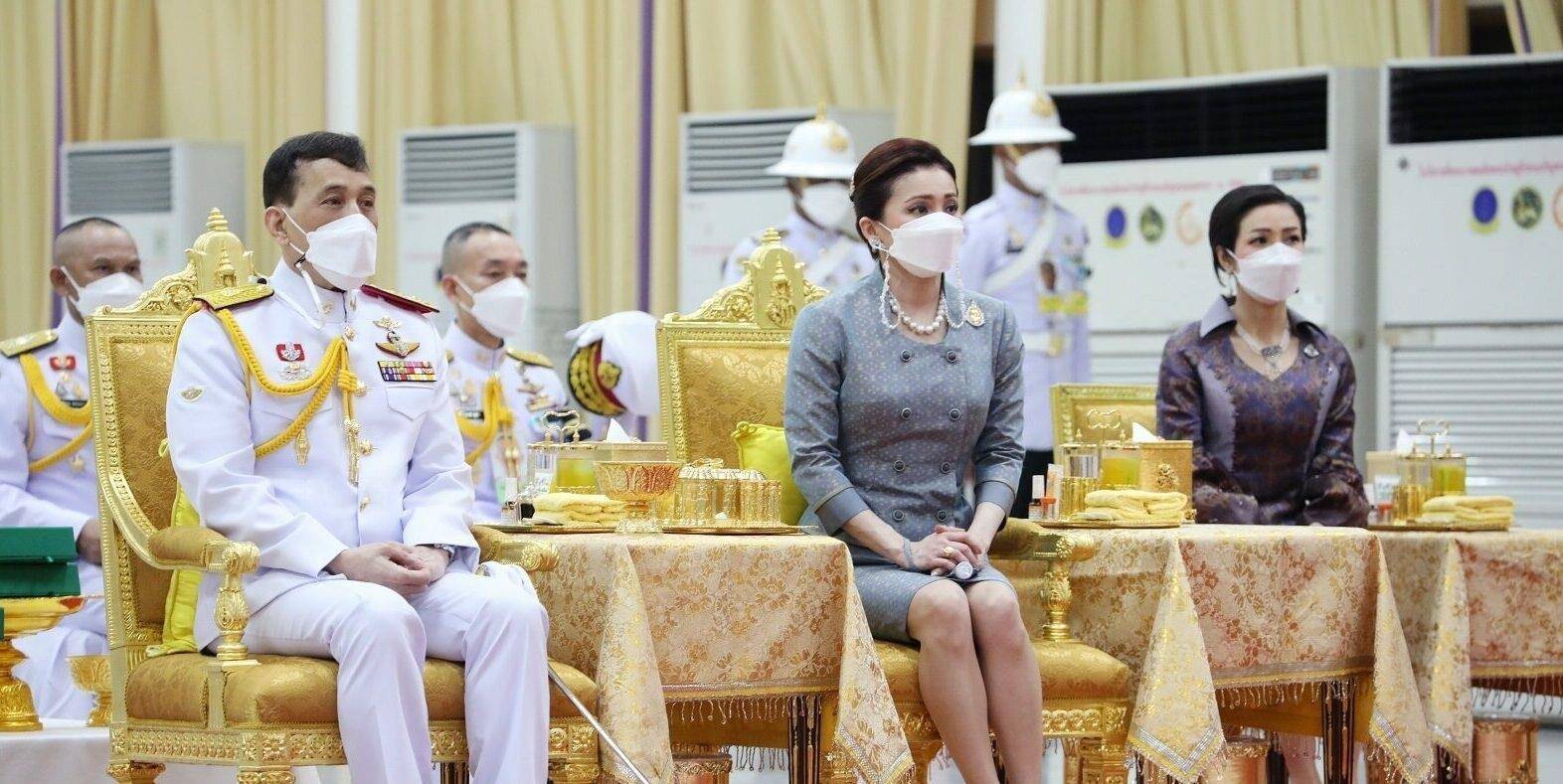 原创诗妮娜又是何苦泰王夫妇祭祖贵妃跪地上香毫无存在感