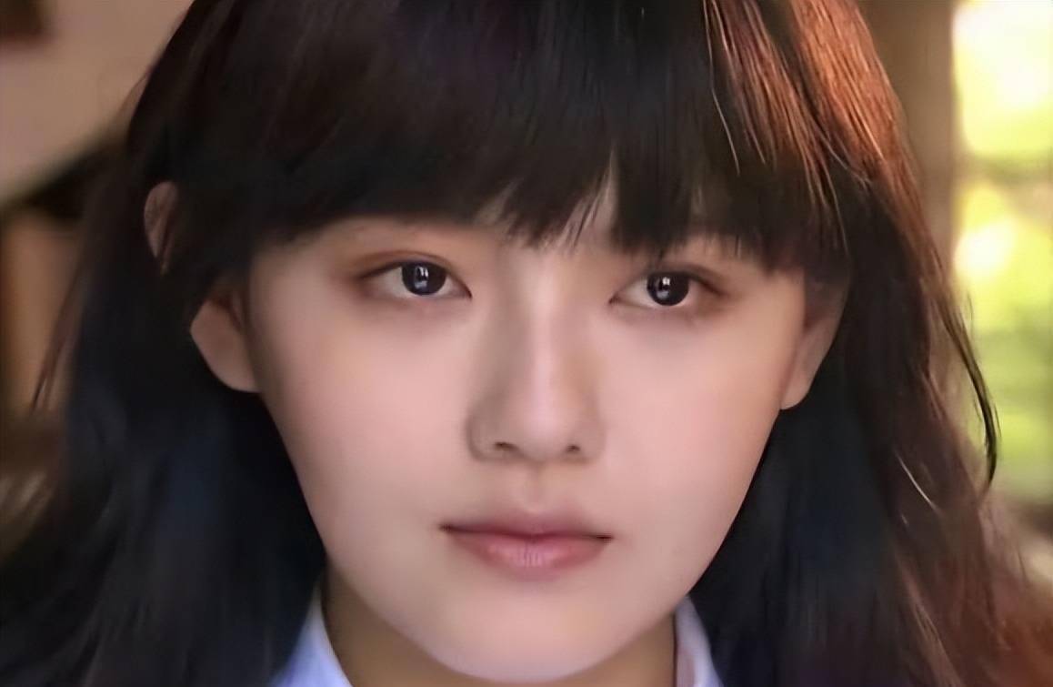 大s又上热搜身材臃肿白头发明显穿透视装参加葬礼受人非议