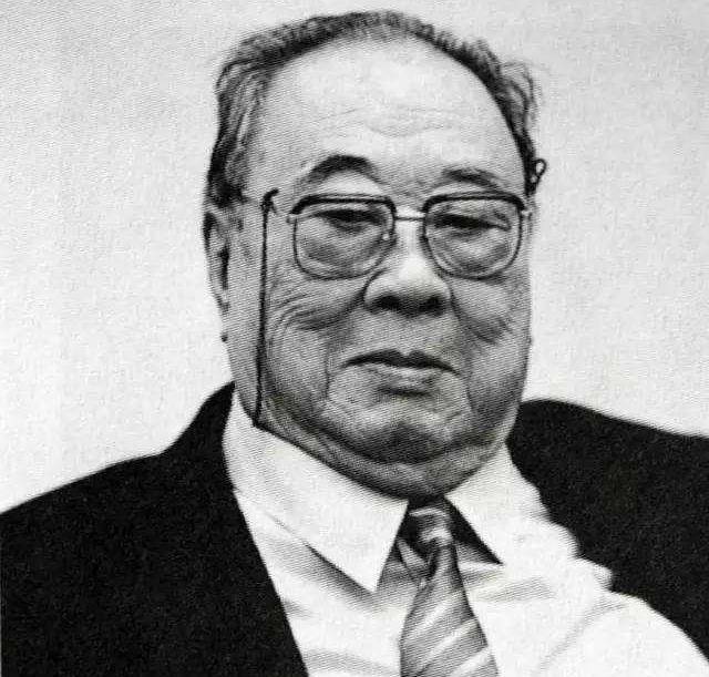 一天夜里,看到正在施工的北京饭店,隐隐感到有些不安_周总理_张镈