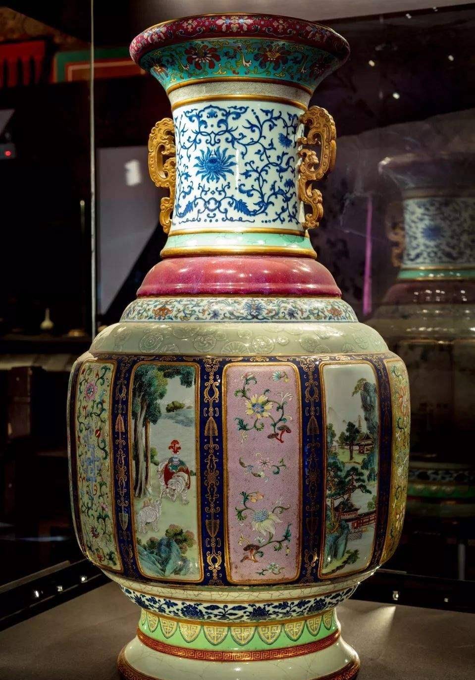 中国瓷器品种何其多乾隆突发奇想做成各种釉彩集于一身的大瓶