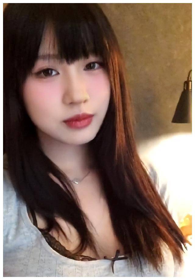 超模身材似李嘉欣, 美过章子怡