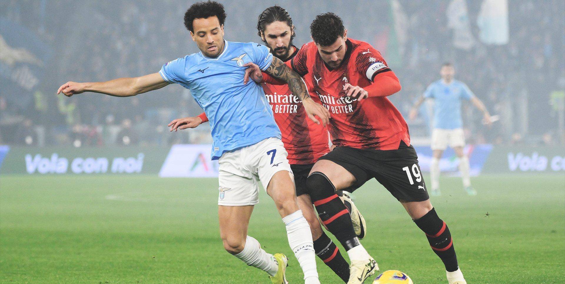 第7分钟,路易斯-阿尔贝托角球传中,费利佩-安德森奋力头球摆渡,贝西诺