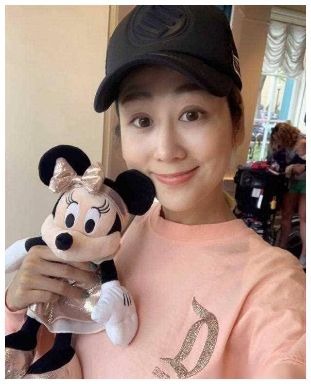 花心男星陈浩民娶湖南名模携妻4子四处漂泊