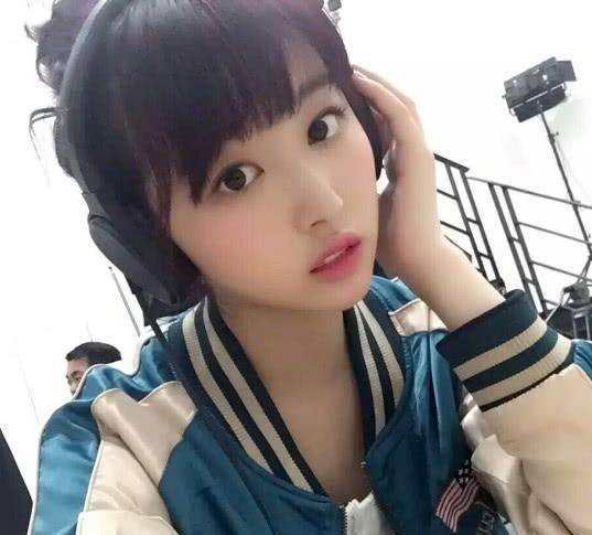 原创孔雪儿短发旧照遭疯传18岁婴儿肌无一丝毛孔你不出道谁出道