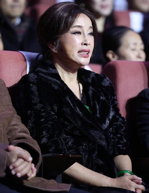 原创刘晓庆美丽真的好现场无美颜照曝光网友看不出来65岁