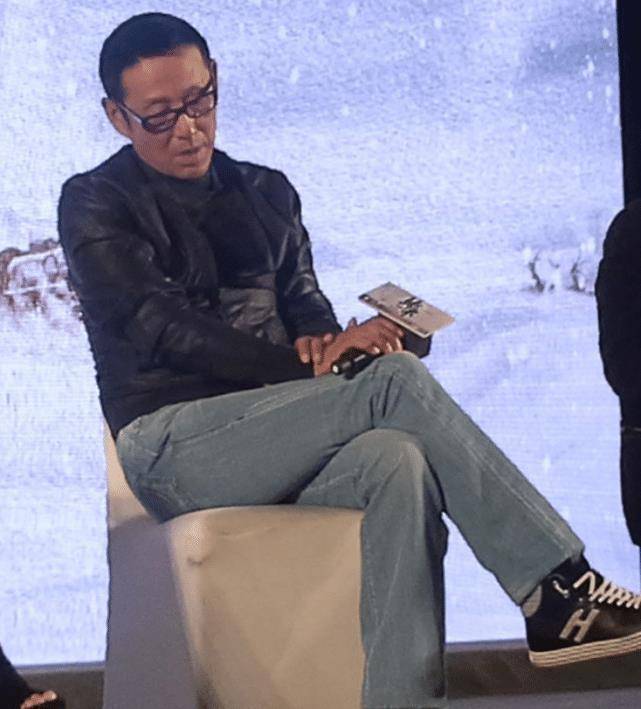 原创陈道明近照公开时尚穿衣撞型小鲜肉迷倒大片40后女子