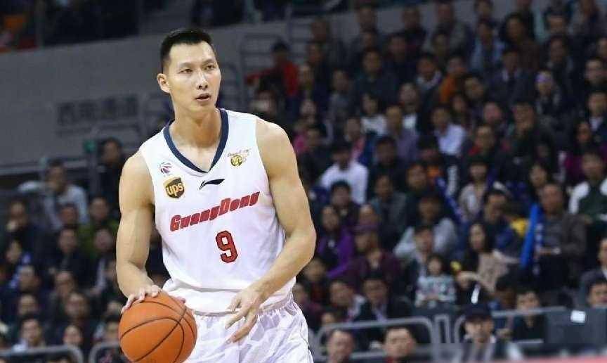 原创易建联近况娶巴西模特生两娃36岁功成退役如今任市政协成员