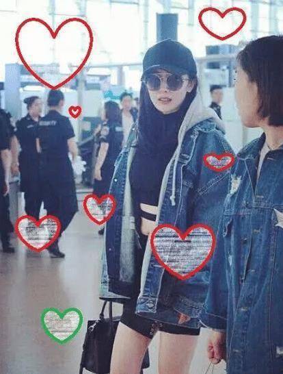 原创杨幂脱衣过安检意外暴露了纹身看清图案后网友想要同款