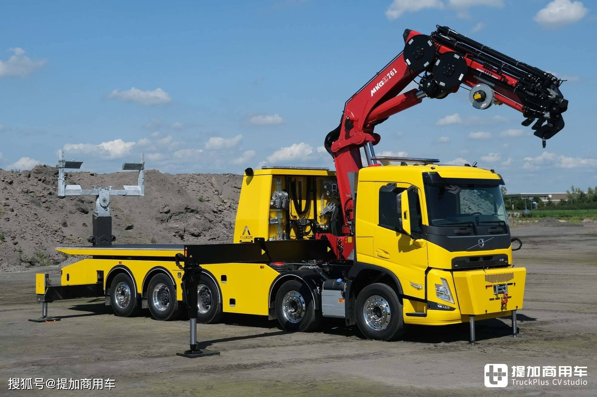 五轴10x4驱动,沃尔沃fm一拖二清障车实拍,外观改装的真炫酷_搜狐汽车