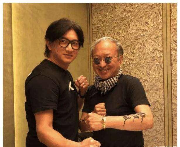 原创吴奇隆最新近照不油腻瘦了五官立体轮廓分明头发乌黑像帅小子