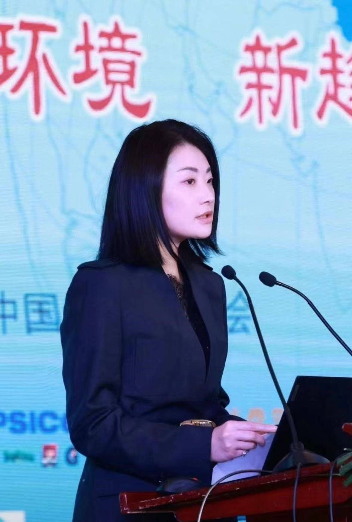 宗馥莉首次现身!消瘦憔悴模样!网友:忍不住为她哭了!