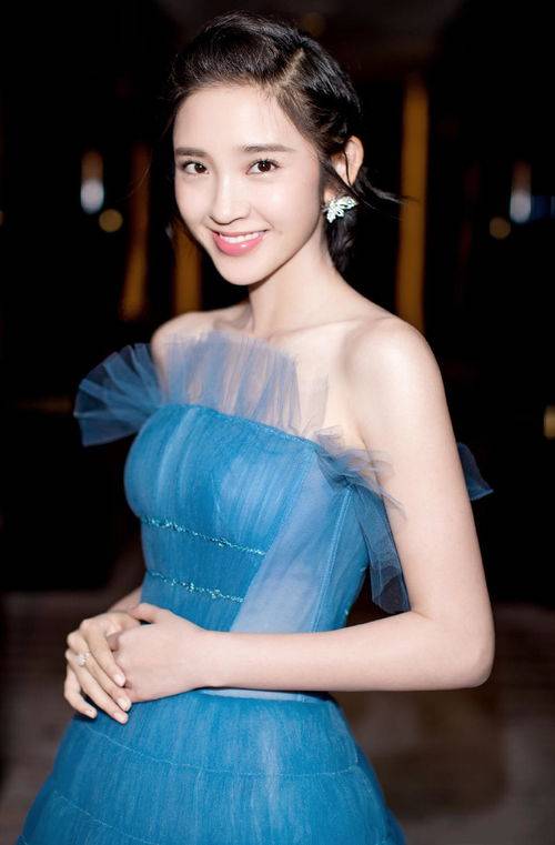 陈慧琳唐艺昕,娱乐圈的清流,她俩就是那朵荷花啊!_演技_明星_舞台剧