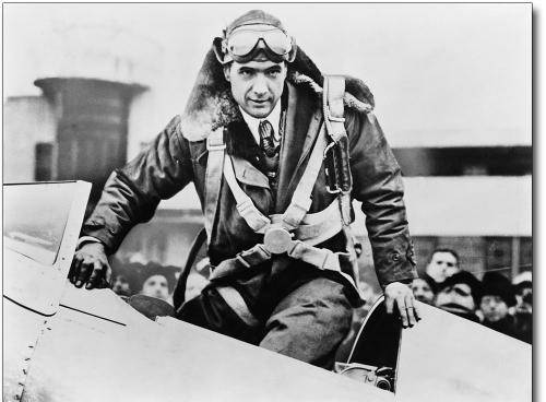 霍华德·休斯:18岁继承石油公司,一心挥霍家产,意外成世界首富