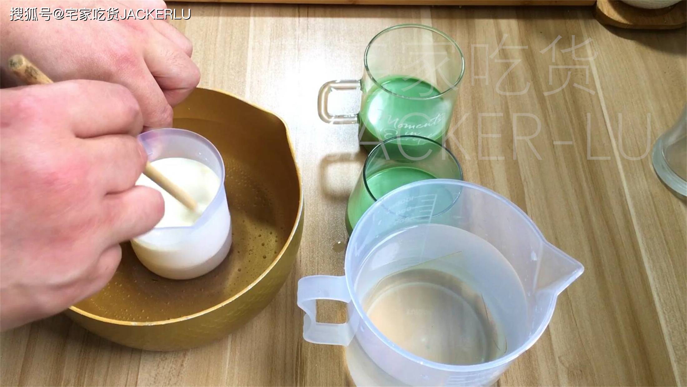 抹茶三色布丁,将抹茶香,红丝绒香草香和浓郁奶油风味._牛奶_白砂糖_冷