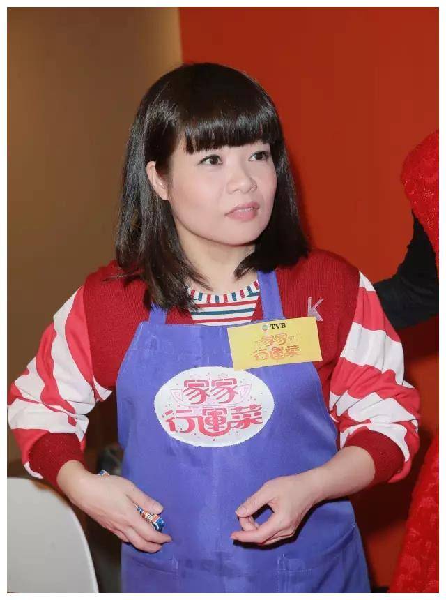 她的故事展现了一个坚强而乐观的女性形象,值得我们学习和敬佩.