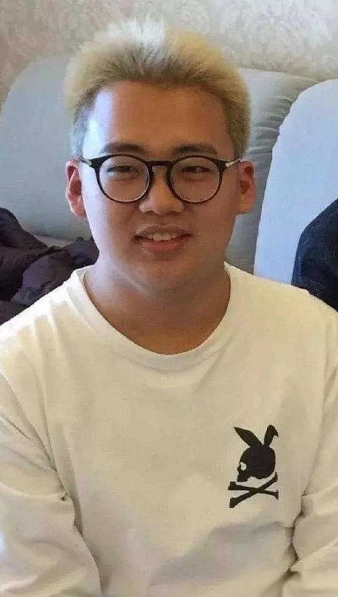 让我们共同期待,敬请期待郭麒麟未来的表现,这位年轻