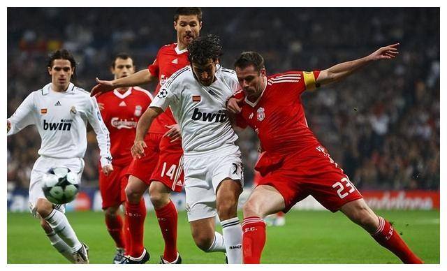 原创荷兰足球退步标志顶尖前锋逐梦两家俱乐部遇低潮