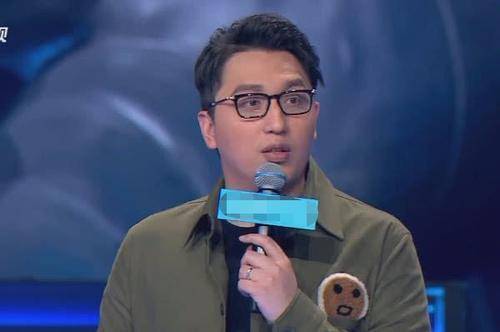 沉着稳重的台风,华少受到了观众的高度认可,并被网友誉为"中国好舌头"