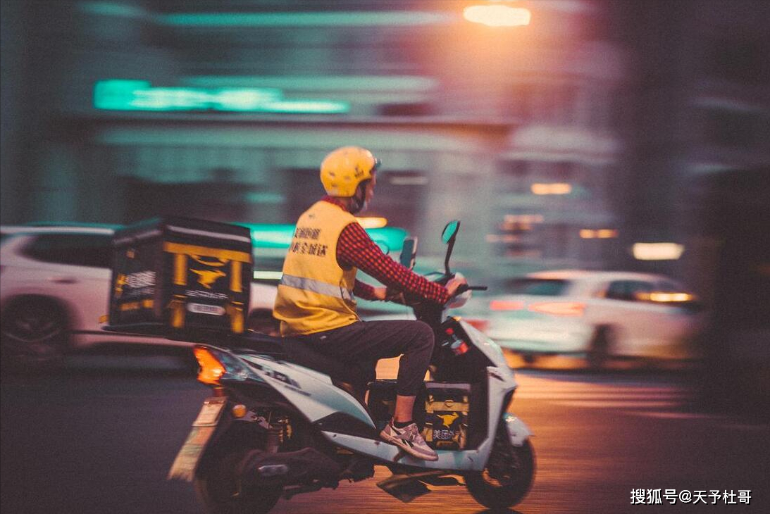 风雨无阻的外卖女骑手,城市生活的温暖传递者