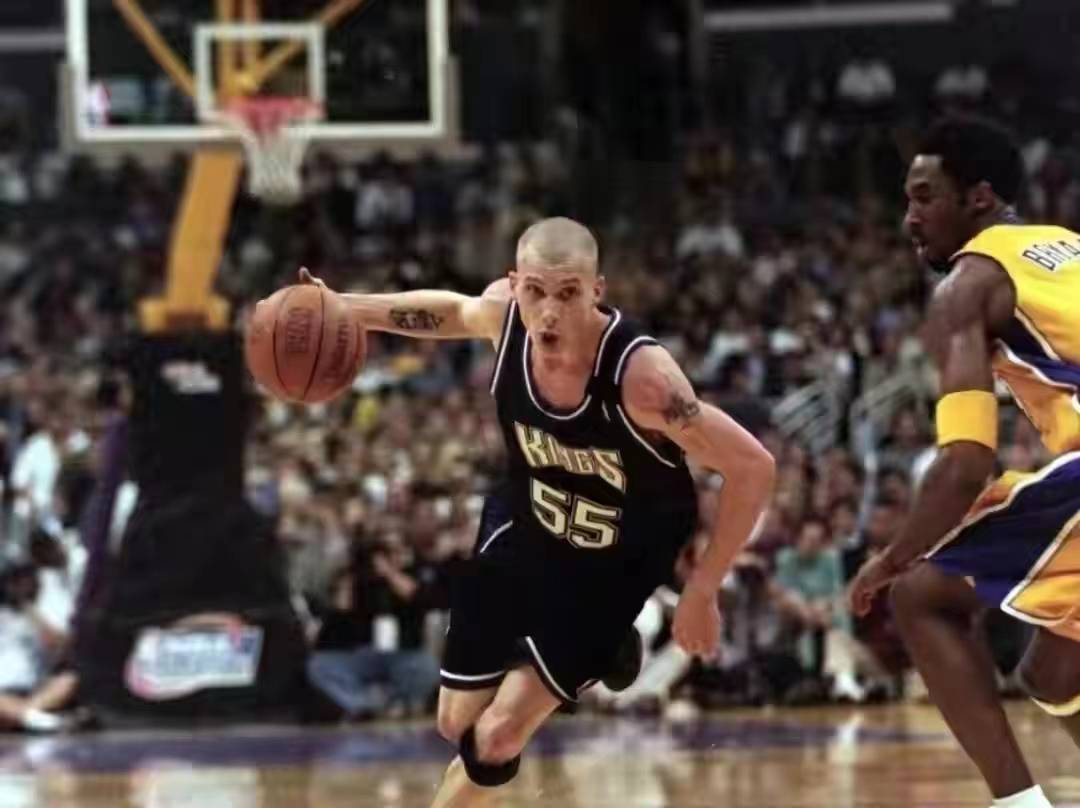 杰森-威廉姆斯出生于1975年,父亲很喜欢篮球,受到他的感染,杰森