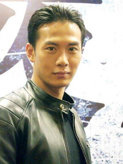 在新加坡大红大紫的中国艺人,因为爱国,拒绝加入新加坡身份_戚玉武