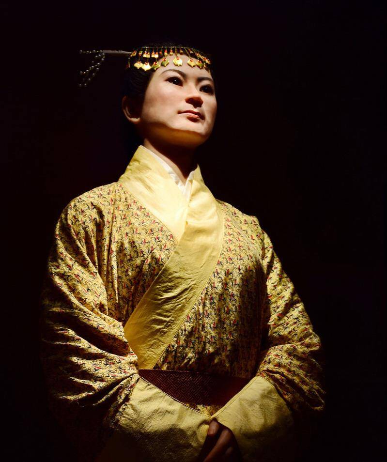 原创辛追夫人只盖了一层布游客捂眼不敢看专家你不懂欣赏