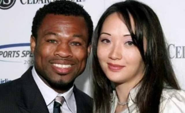 胡斯·哥路沙与女子合影后来,有网友爆出胡斯·哥路沙回到自己的