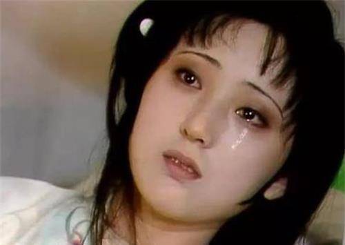 当年5月,陈晓旭因癌症去世,临终前林黛玉呼唤着心中唯一牵挂的宝玉,而