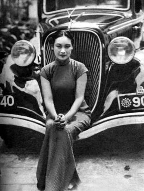 原创上海滩冻龄美女62岁依旧美丽动人引来26岁小伙惦记并迫害