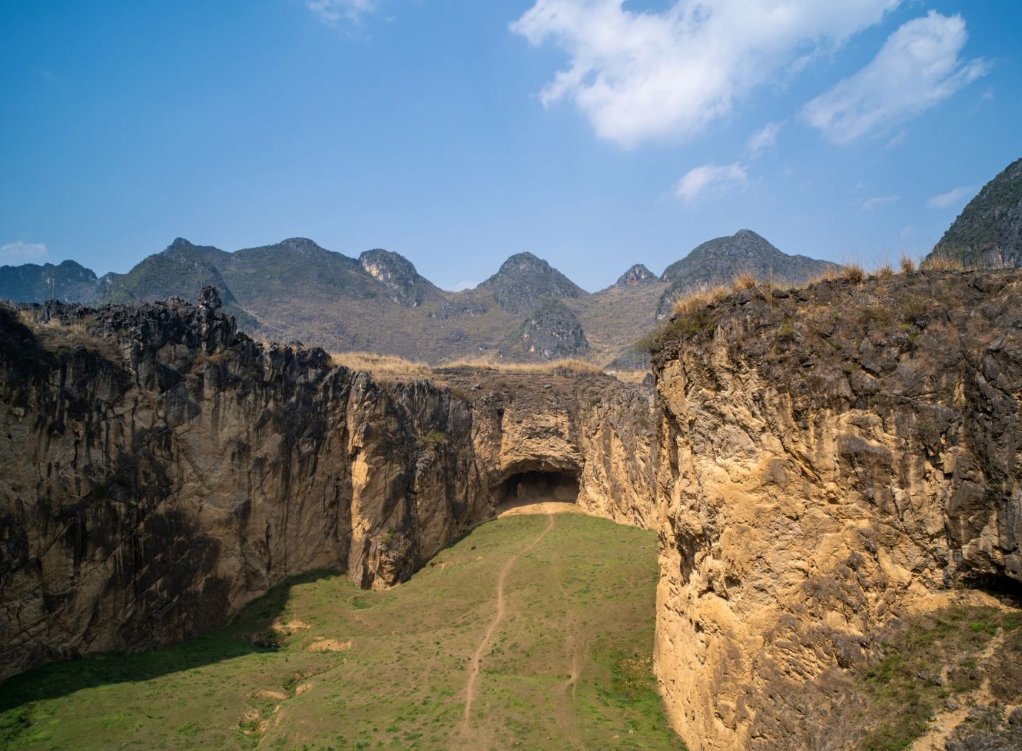 8,凌云-浩坤湖山有顶峰,湖有彼岸.