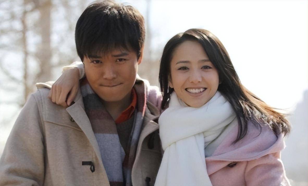 陈思诚公司泰国团建刘昊然文咏珊都在前妻佟丽娅好美像20岁