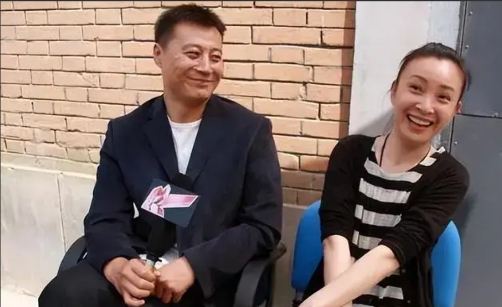 原创他花9块钱娶老婆住9平米地下室7年成名后却坚决不换糟糠妻