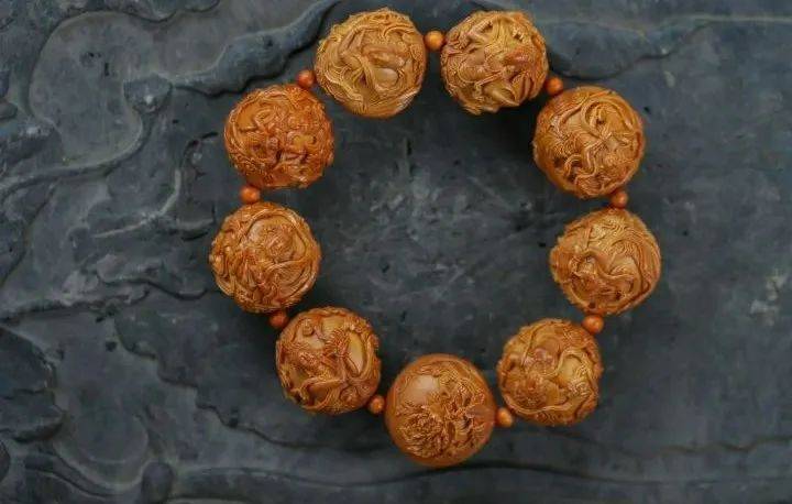 核里如花绽放苏州舟山核雕以独特的魅力展现女性无限可能