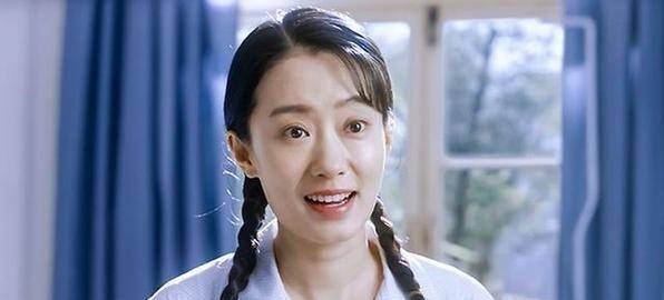 其中,"国民妈妈"张小斐凭借着《你好李焕英》一举夺得金鸡奖影后称号