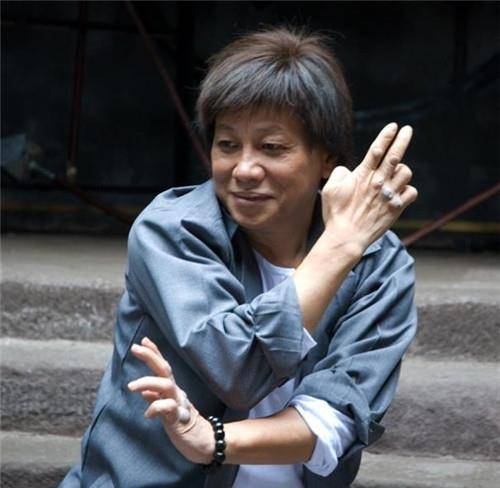 原创41年前梁小龙的混血娇妻散步时被泼硫酸花400万整容仍被抛弃