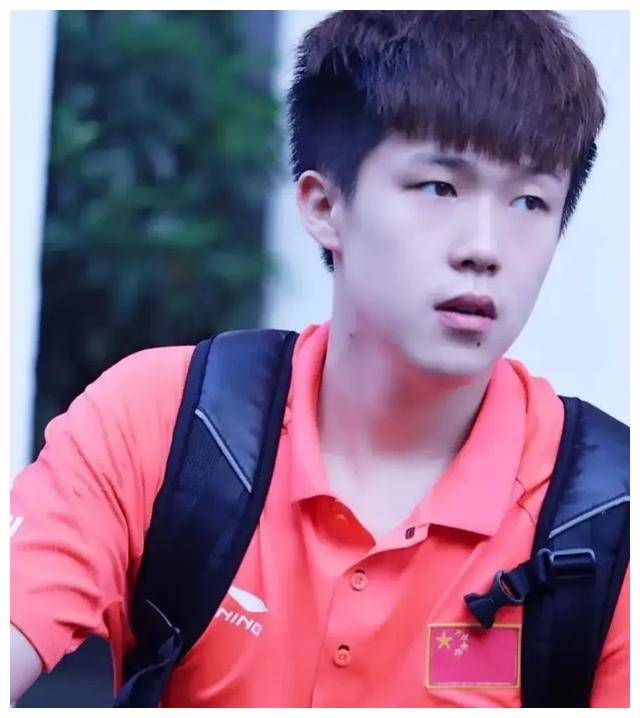 国乒巅峰回归,解读王楚钦的魅力,探讨引发争议的背后.