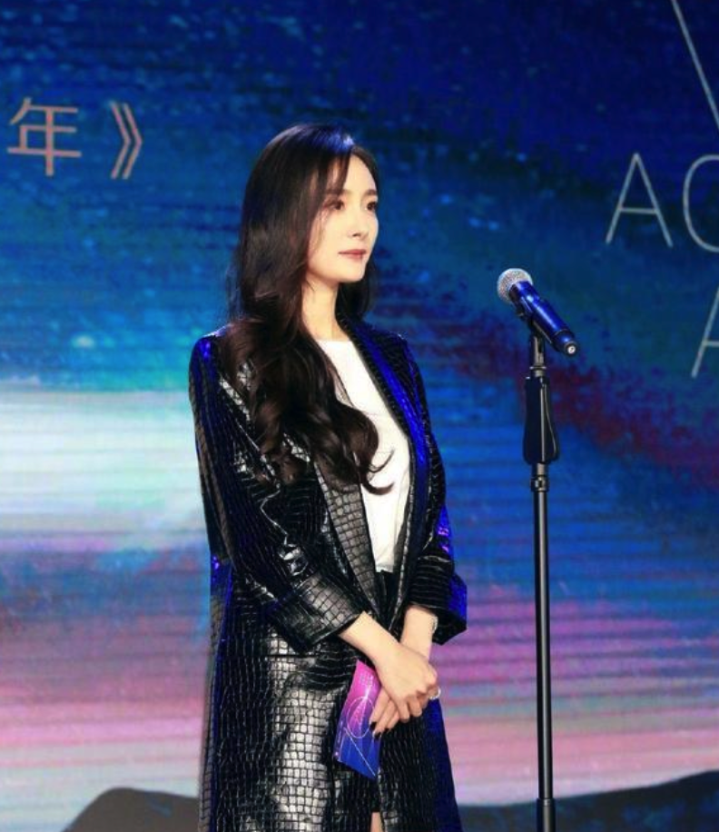 原创杨幂回母校担任考官被批演技不过关来误人子弟拍戏还要老师