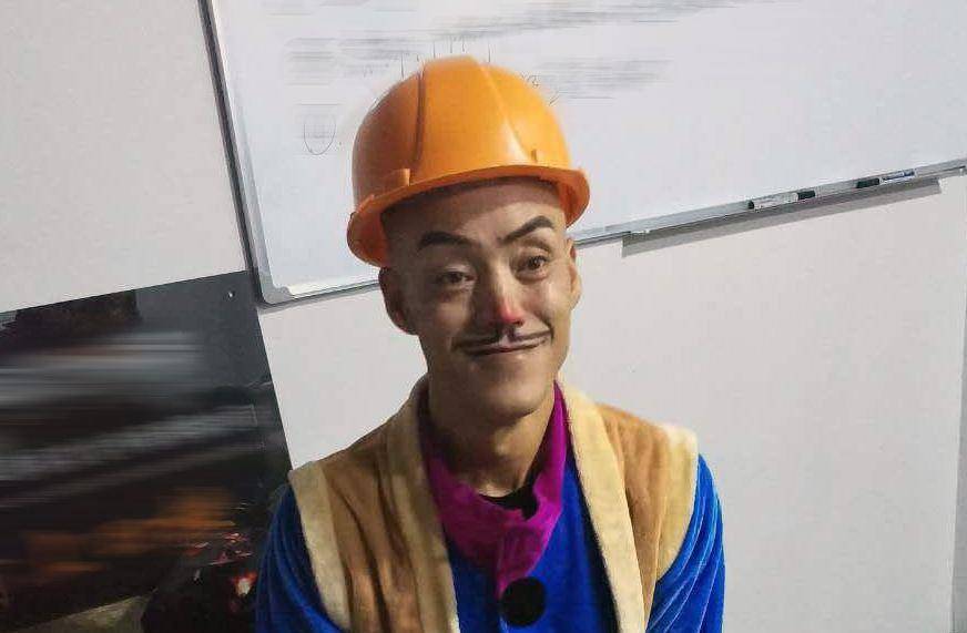 原创专家嘲笑冷军只会画美女他一气之下画了幅光头强果然卖了低价